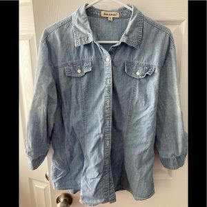 3/4 sleeve fitted chambray button down